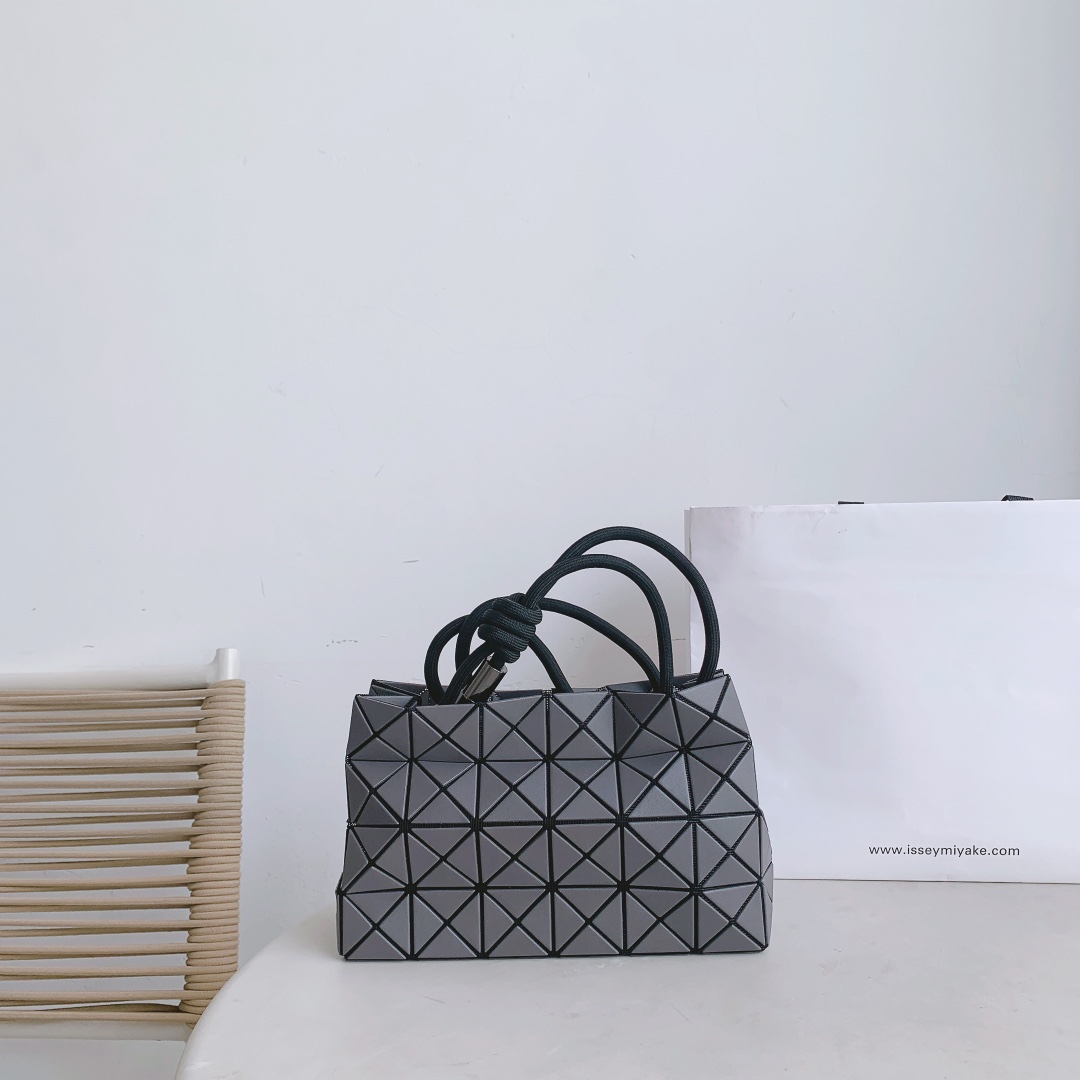 Issey Miyake Loop Tofu Bag - Adjustable Crossbody & Shoulder Bag - Gray 3 i1658387314 8091 0