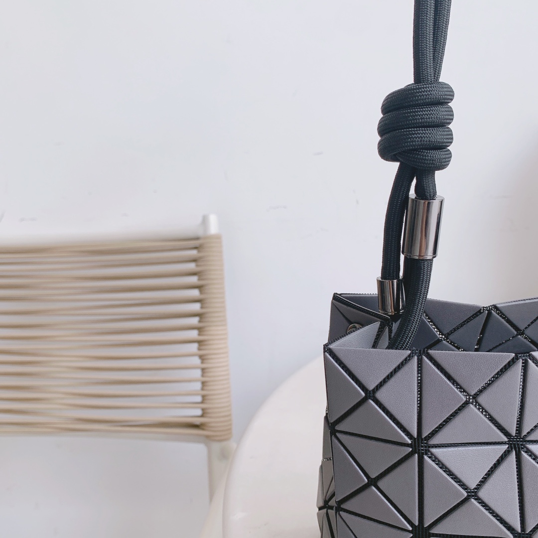 Issey Miyake Loop Tofu Bag - Adjustable Crossbody & Shoulder Bag - Gray 9 i1658387314 9677 6