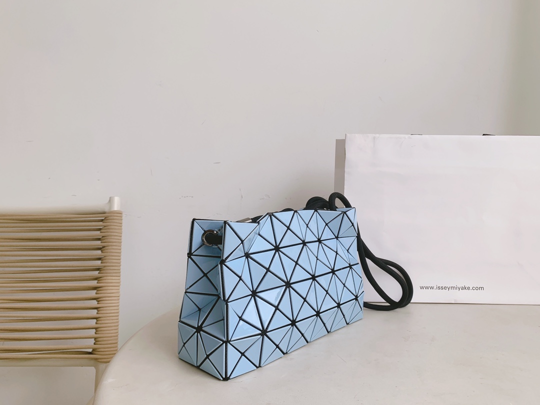 Issey Miyake Loop Tofu Bag - Adjustable Crossbody & Shoulder Bag - Blue 5 i1658388968 1162 3