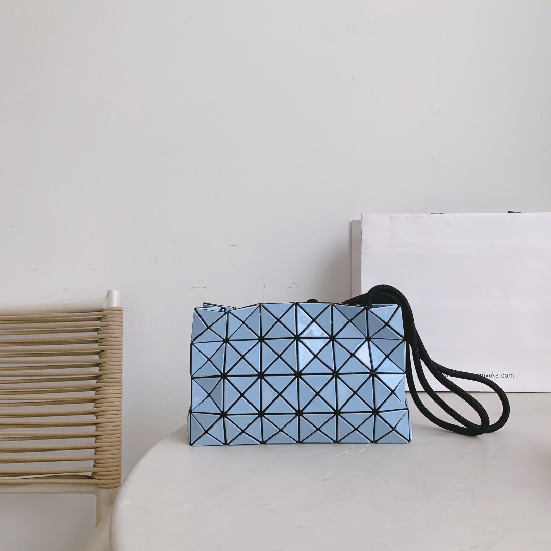 Issey Miyake Loop Tofu Bag - Adjustable Crossbody & Shoulder Bag - Blue 3 i1658388968 1542 1