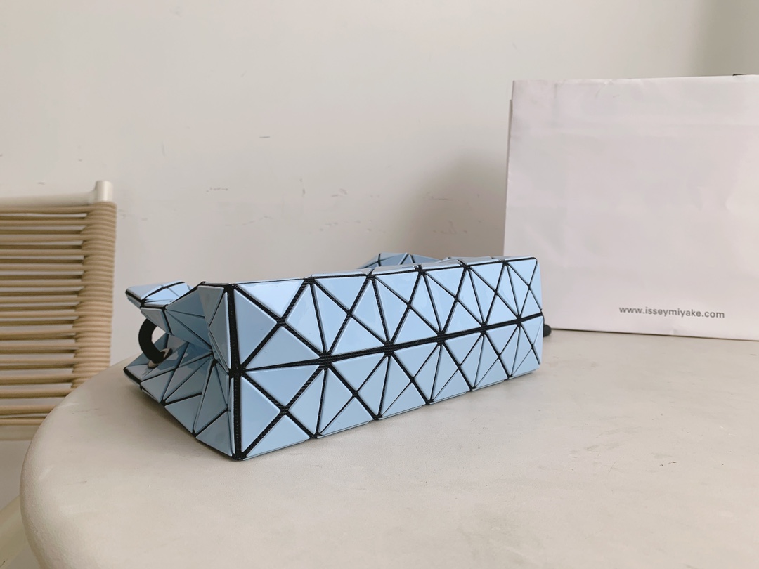 Issey Miyake Loop Tofu Bag - Adjustable Crossbody & Shoulder Bag - Blue 6 i1658388968 2361 4