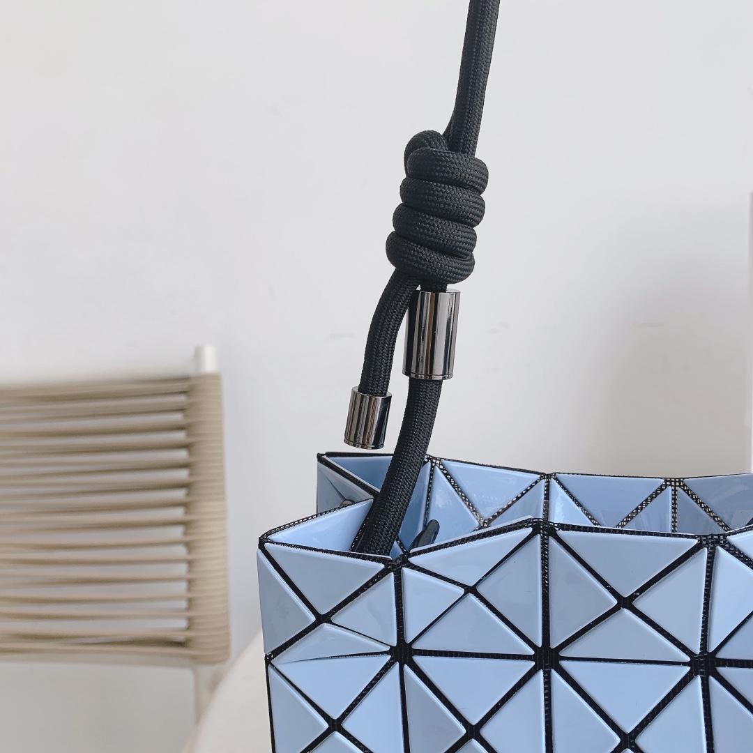 Issey Miyake Loop Tofu Bag - Adjustable Crossbody & Shoulder Bag - Blue 8 i1658388968 2434 6