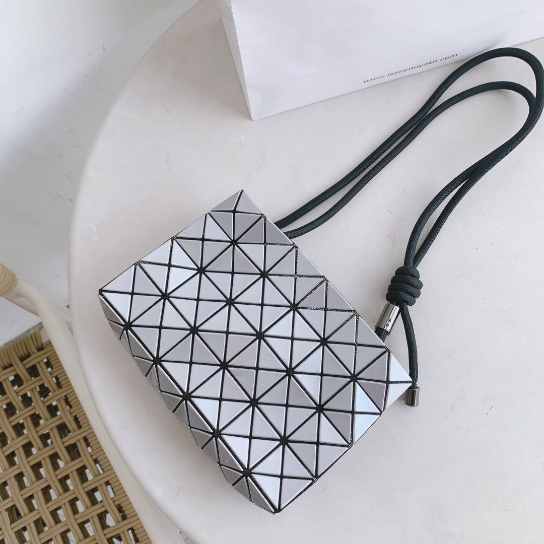 Issey Miyake Loop Tofu Bag Adjustable Crossbody Shoulder Bag - Silver 6 i1658390185 2610 3