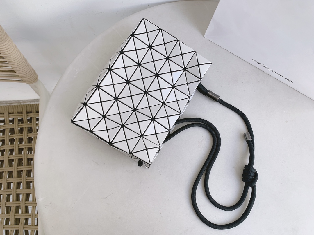 Issey Miyake LOOP Tofu Bag - Adjustable Crossbody & Shoulder Bag in White 4 i1658392215 2515 6
