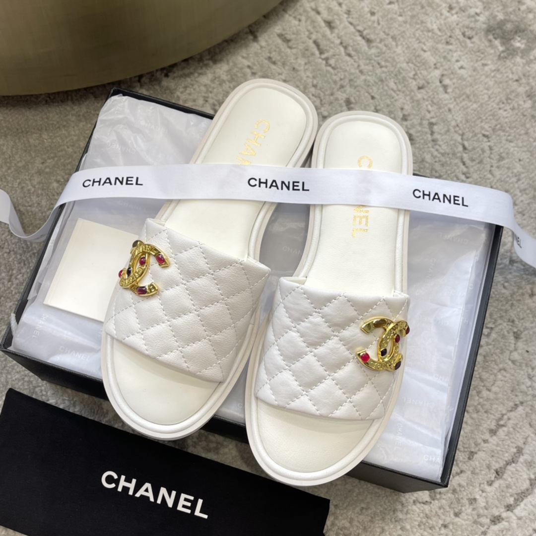 CHANEL тапкі з цялячай скуры, робяць ногі светлымі, элегантны стыль