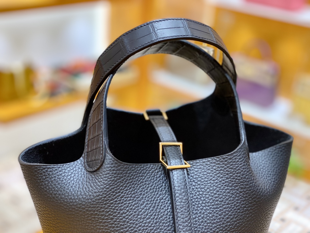 Hermès 𝐩𝐢𝐜𝐨𝐭𝐢𝐧 𝐭𝐨𝐮𝐜𝐡 18CM 菜篮子 鳄鱼手柄/黑金