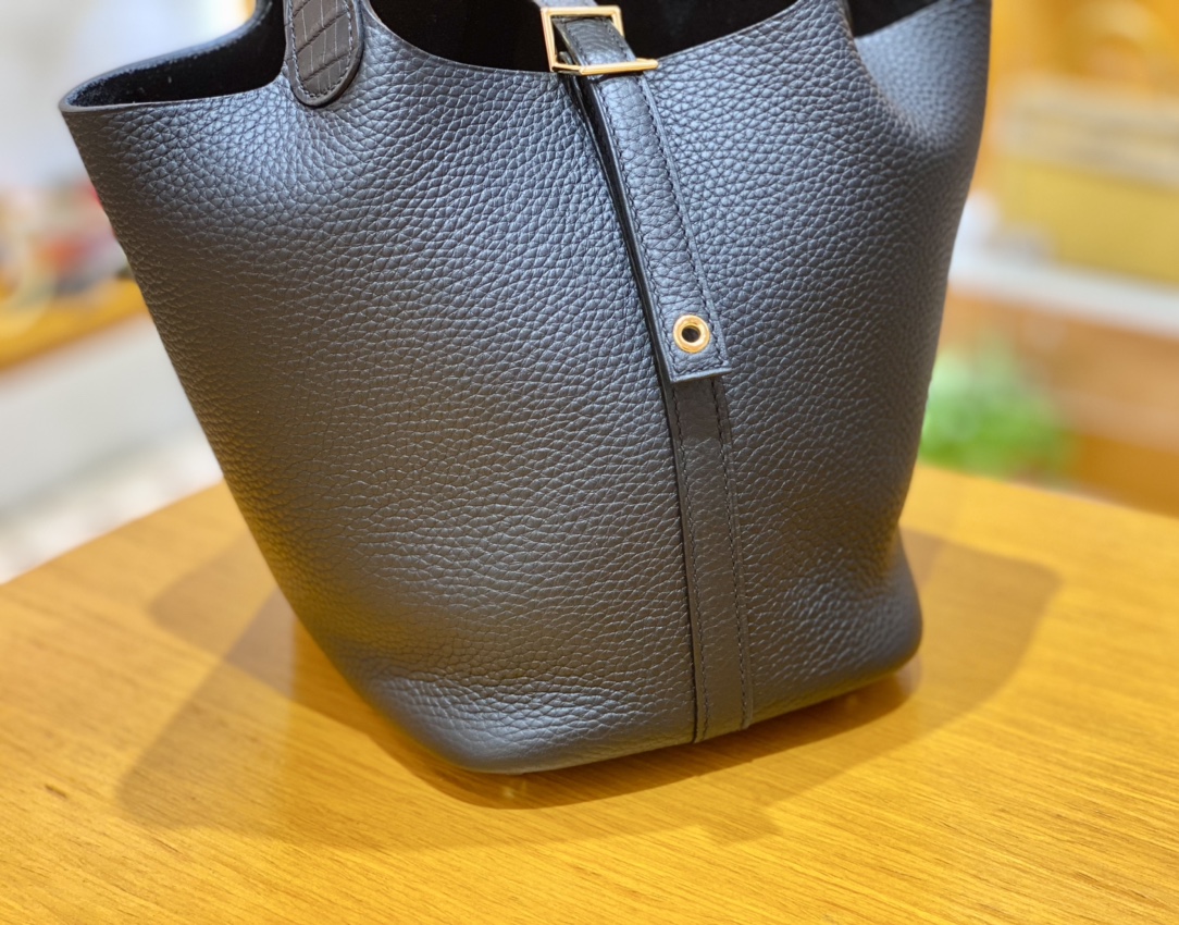 Hermès 𝐩𝐢𝐜𝐨𝐭𝐢𝐧 𝐭𝐨𝐮𝐜𝐡 18CM 菜篮子 鳄鱼手柄/黑金
