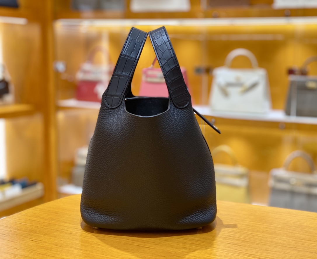 Hermès 𝐩𝐢𝐜𝐨𝐭𝐢𝐧 𝐭𝐨𝐮𝐜𝐡 18CM 菜篮子 鳄鱼手柄/黑金