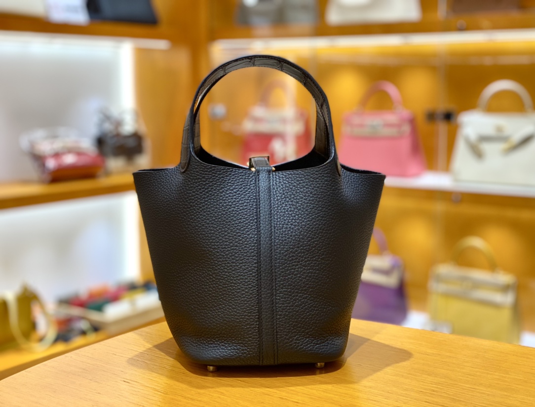 Hermès 𝐩𝐢𝐜𝐨𝐭𝐢𝐧 𝐭𝐨𝐮𝐜𝐡 18CM 菜篮子 鳄鱼手柄/黑金