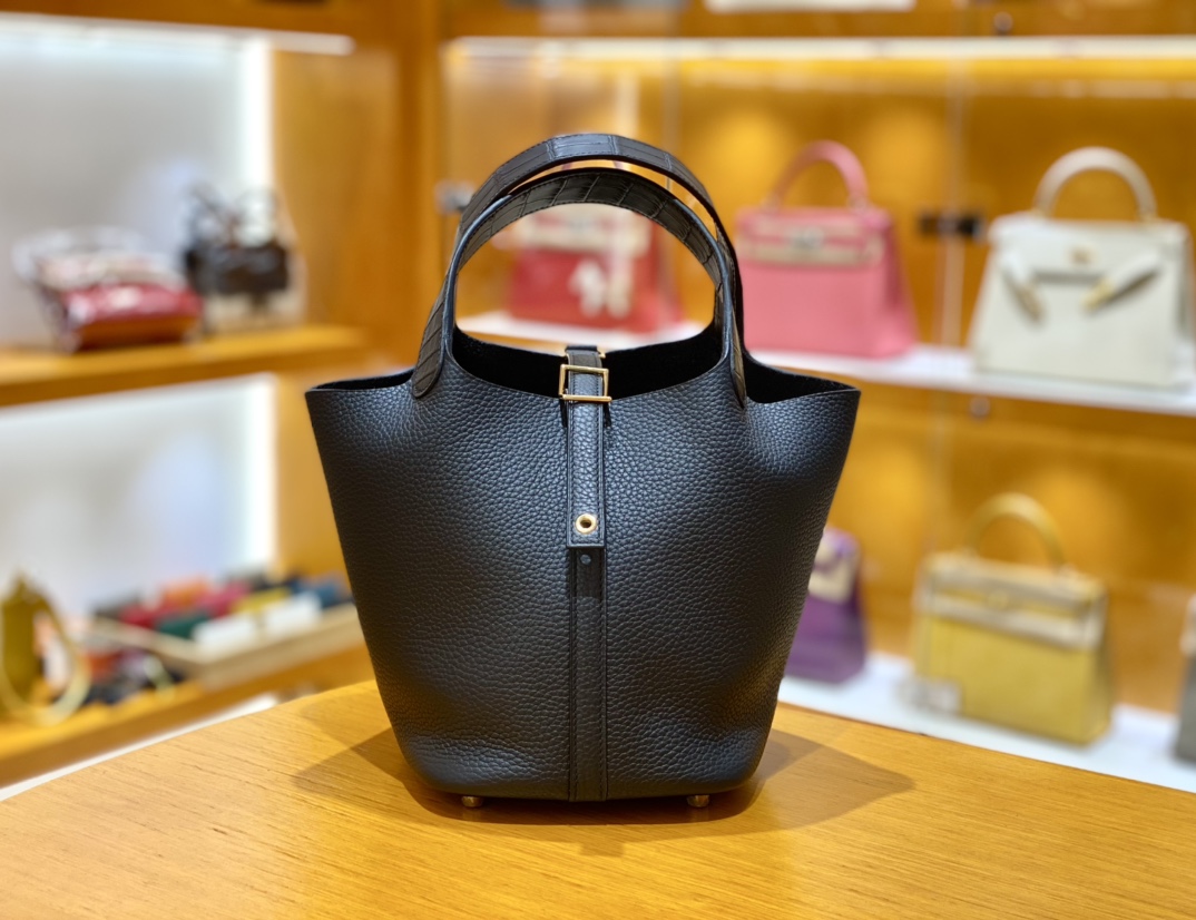 Hermès 𝐩𝐢𝐜𝐨𝐭𝐢𝐧 𝐭𝐨𝐮𝐜𝐡 18CM 菜篮子 鳄鱼手柄/黑金