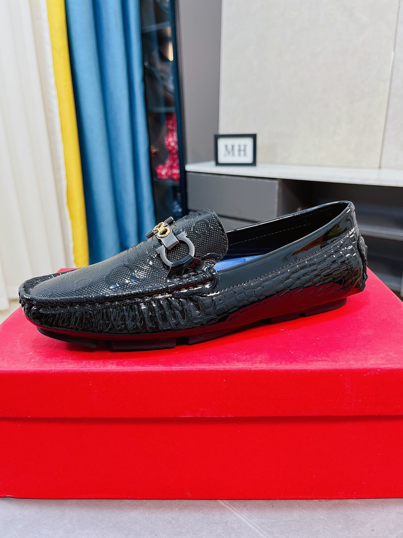 I0 菲拉格慕Ferragamo高端品质架豆豆鞋上．风格华贵典雅，实用性和款式并重，我们异常关注质量和细节，鞋楦皮料，做工舒适度都毫不逊色，材质：鞋面进口头层磨砂软牛皮真皮内里，