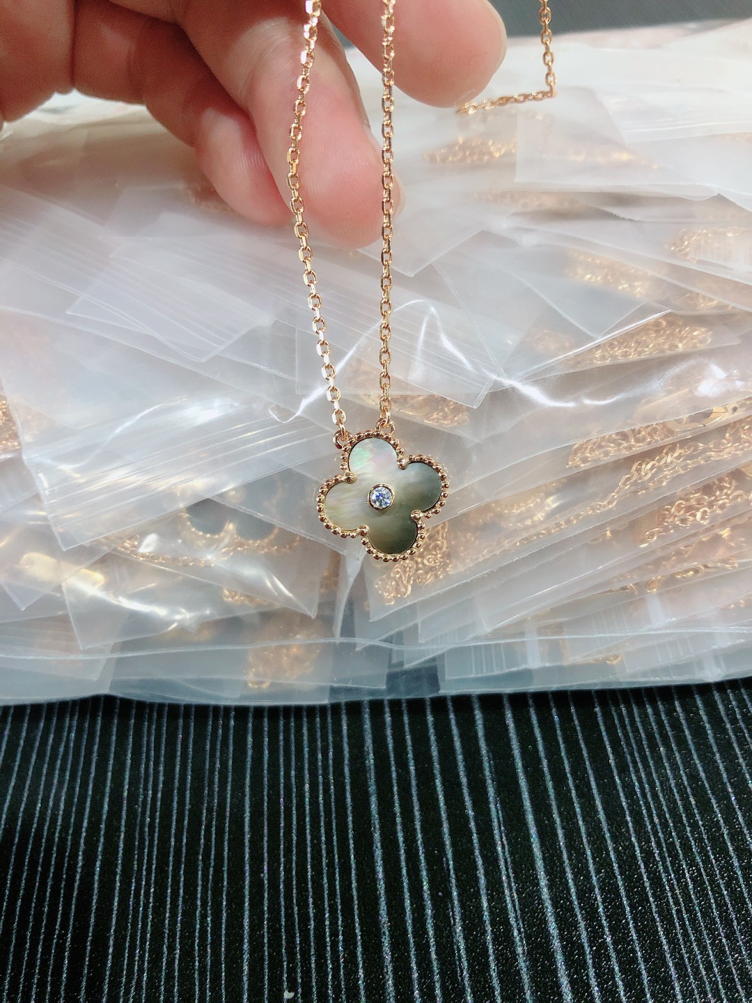 Van Cleef & Arpels VCA灰色带钻项链