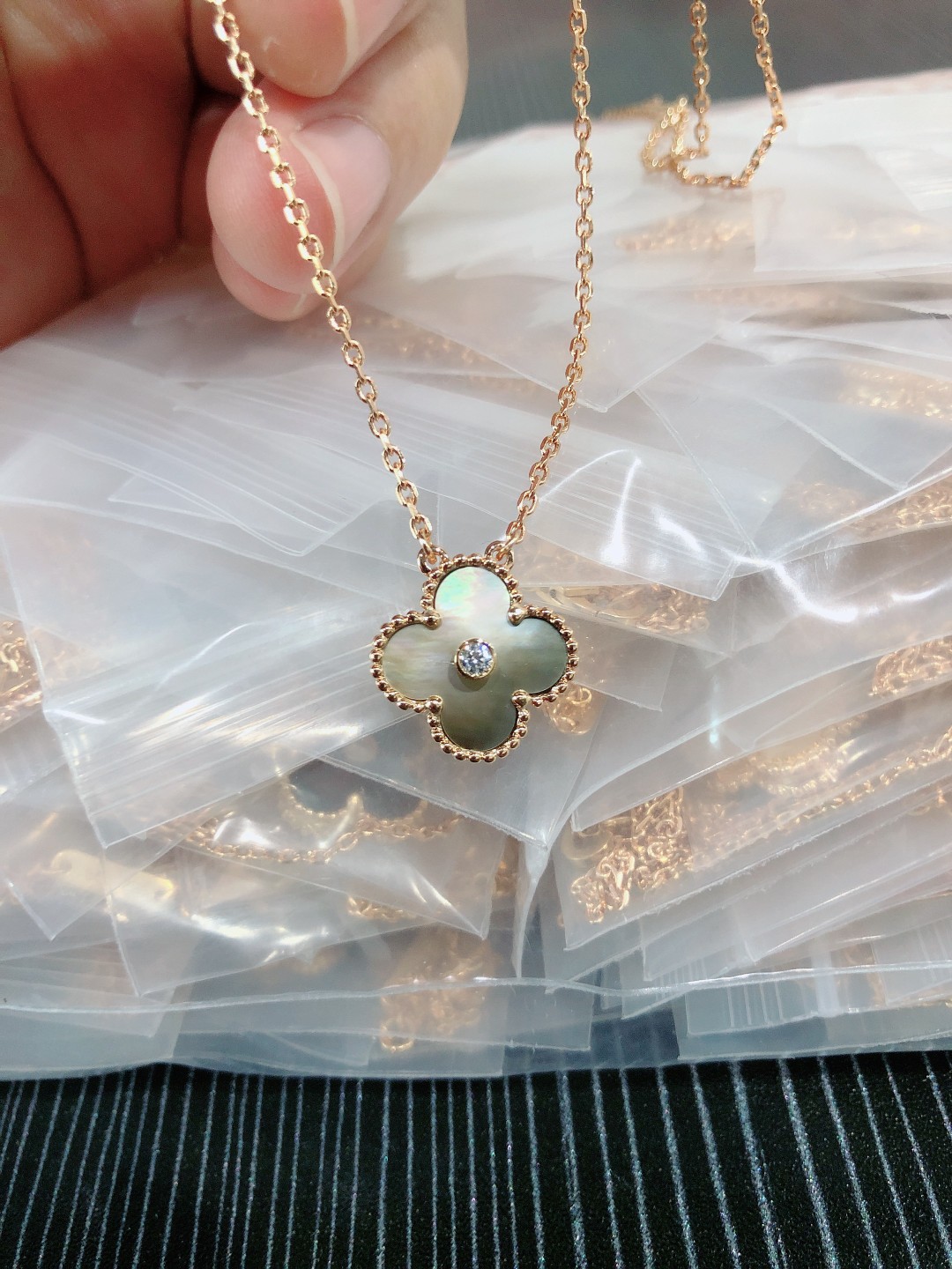Van Cleef & Arpels VCA灰色带钻项链