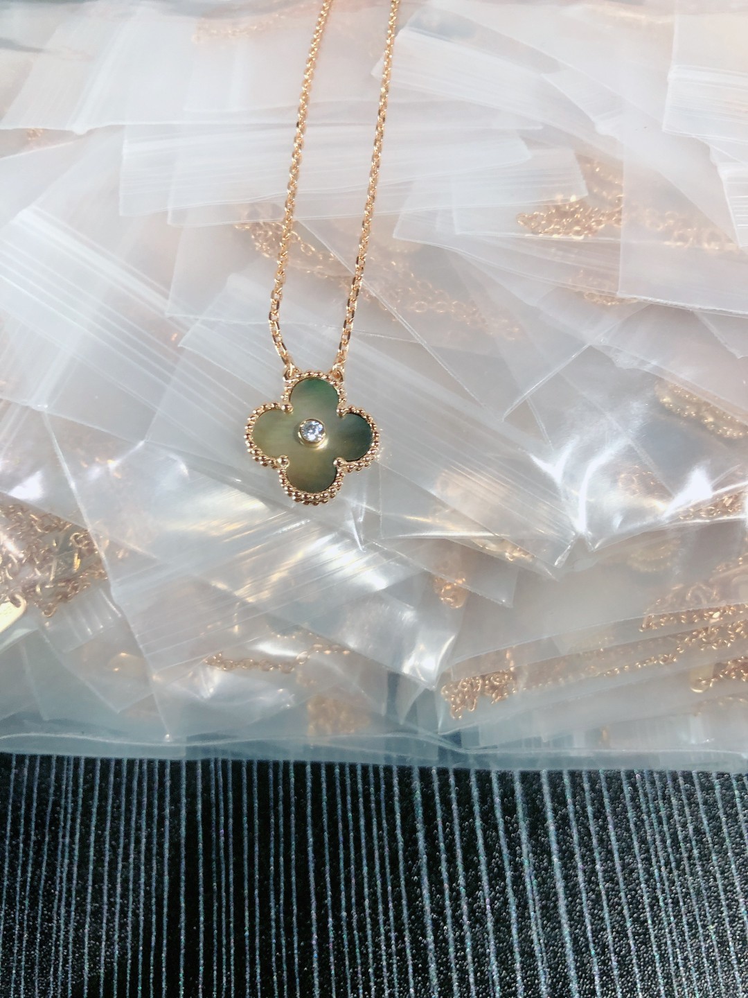 Van Cleef & Arpels VCA灰色带钻项链
