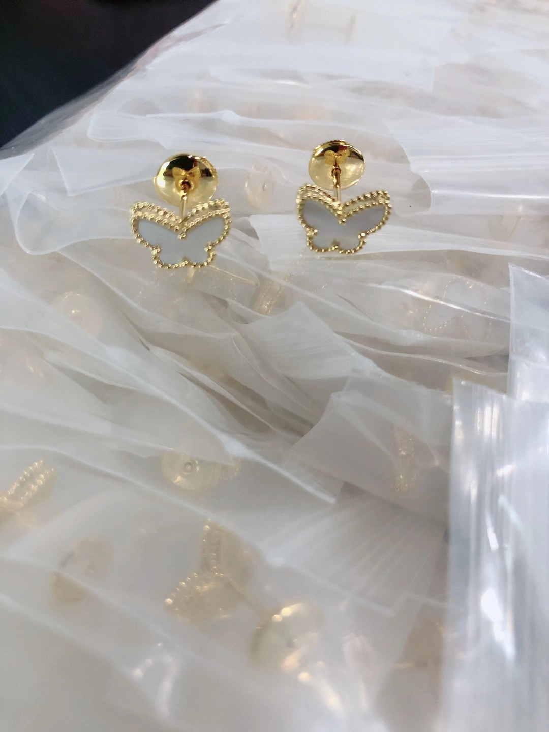 Van Cleef & Arpels VCA蝴蝶贝母耳钉
