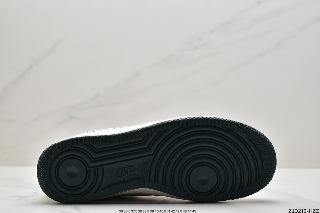 240 Nike Air Force1 UI8969-638