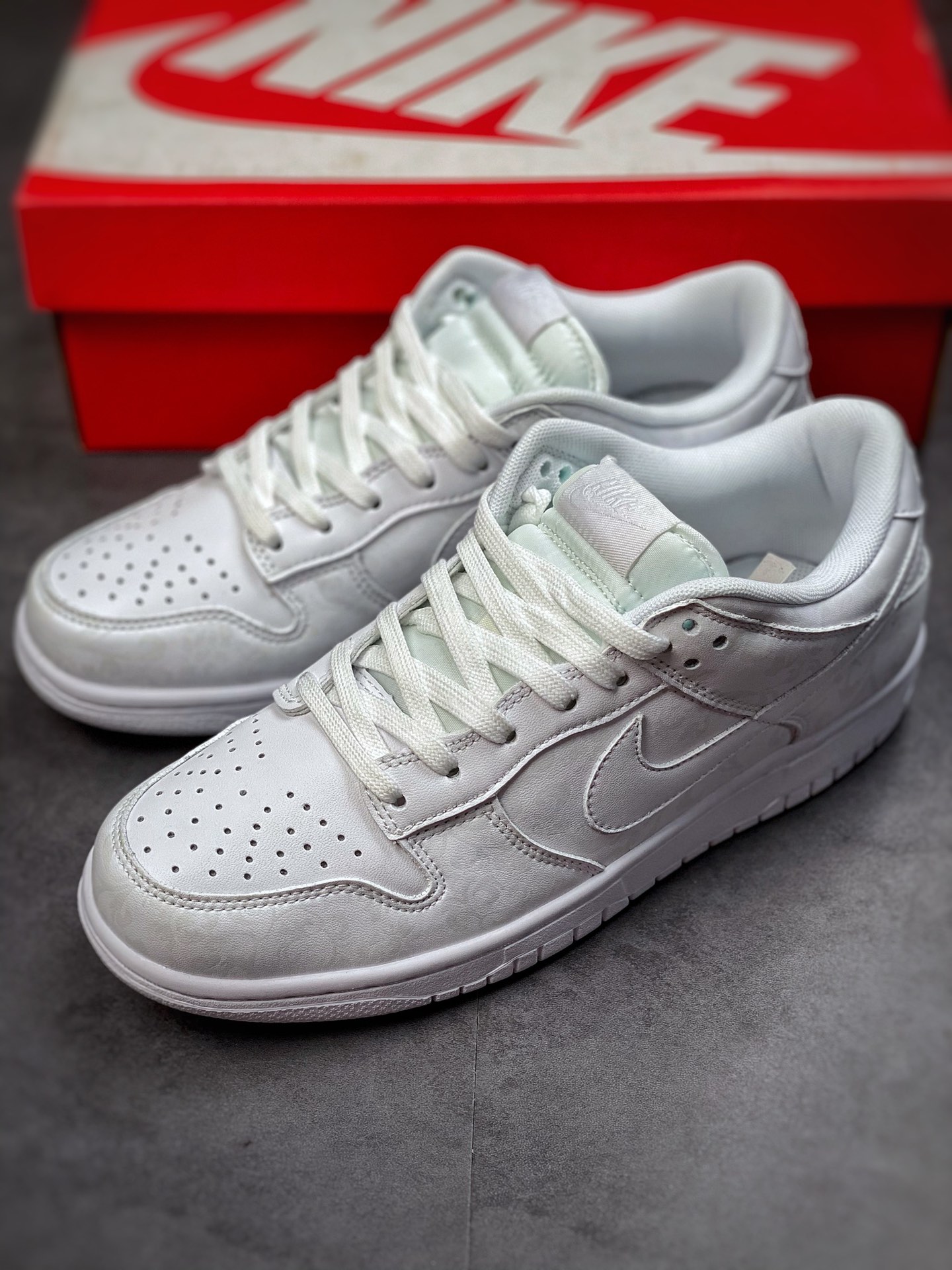 260 Nike Dunk SB Low 纯白青花瓷 DD1503-109-莆田鞋,莆田鞋货源,高仿鞋,高仿鞋货源,安福档口,莆田高仿鞋,莆田鞋批发,高仿鞋批发,莆田高仿运动鞋,高仿运动鞋,莆田运动鞋 260 Nike Dunk SB Low 纯白青花瓷 DD1503-109