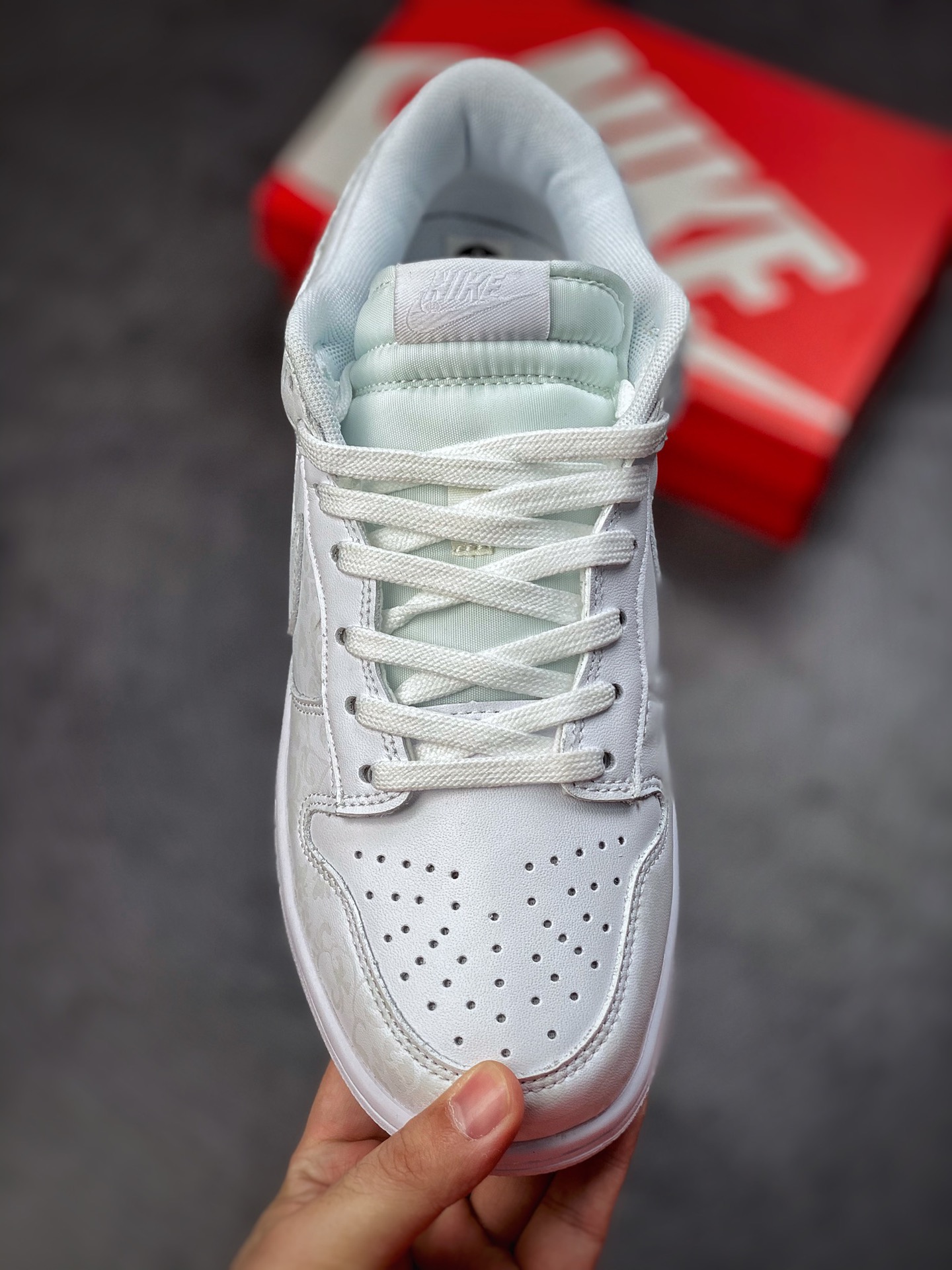 260 Nike Dunk SB Low 纯白青花瓷 DD1503-109-莆田鞋,莆田鞋货源,高仿鞋,高仿鞋货源,安福档口,莆田高仿鞋,莆田鞋批发,高仿鞋批发,莆田高仿运动鞋,高仿运动鞋,莆田运动鞋 260 Nike Dunk SB Low 纯白青花瓷 DD1503-109