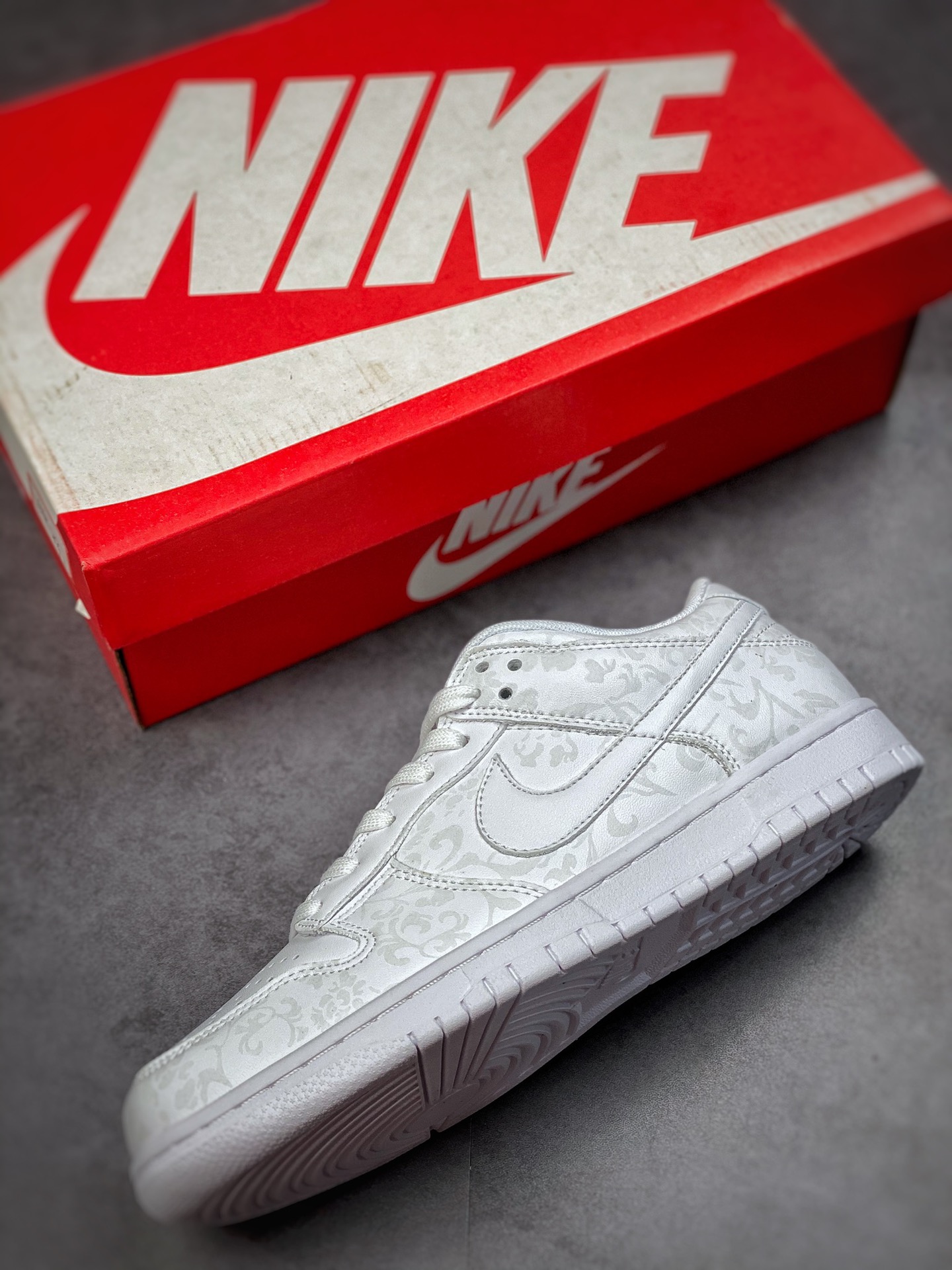 260 Nike Dunk SB Low 纯白青花瓷 DD1503-109-莆田鞋,莆田鞋货源,高仿鞋,高仿鞋货源,安福档口,莆田高仿鞋,莆田鞋批发,高仿鞋批发,莆田高仿运动鞋,高仿运动鞋,莆田运动鞋 260 Nike Dunk SB Low 纯白青花瓷 DD1503-109