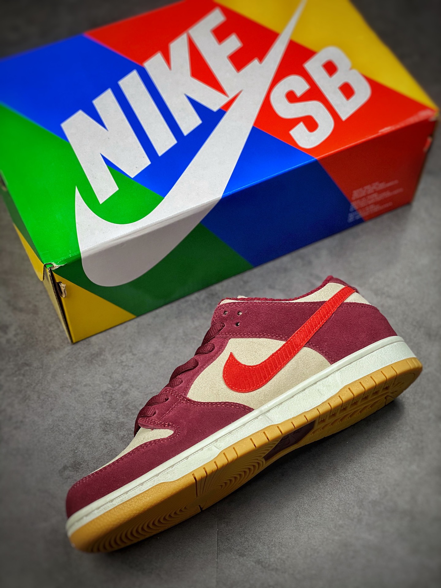 260 Nike SB Dunk Low 灯芯绒酒红灰 DX4589-600-莆田鞋,莆田鞋货源,高仿鞋,高仿鞋货源,安福档口,莆田高仿鞋,莆田鞋批发,高仿鞋批发,莆田高仿运动鞋,高仿运动鞋,莆田运动鞋 260 Nike SB Dunk Low 灯芯绒酒红灰 DX4589-600