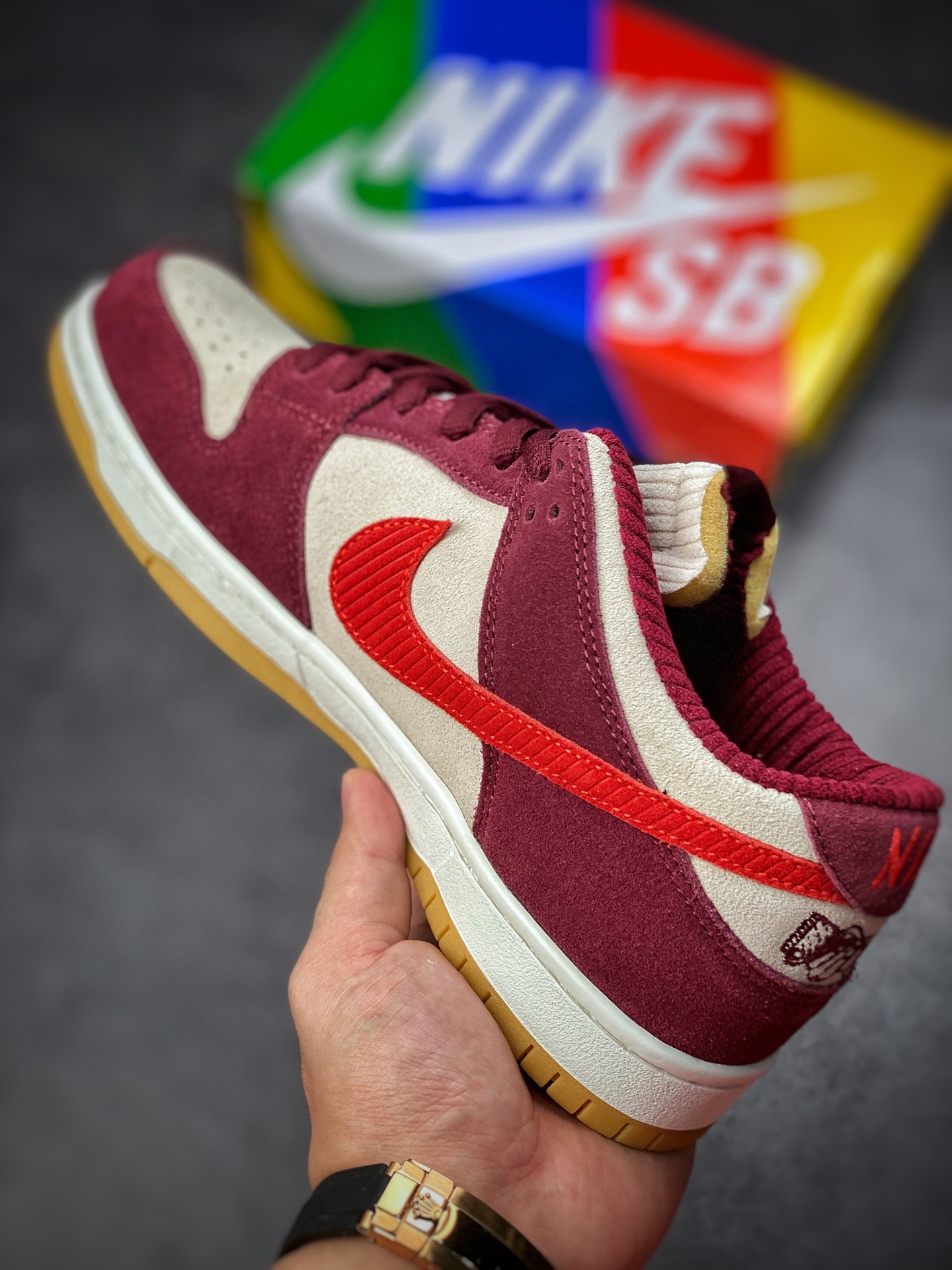 260 Nike SB Dunk Low 灯芯绒酒红灰 DX4589-600-莆田鞋,莆田鞋货源,高仿鞋,高仿鞋货源,安福档口,莆田高仿鞋,莆田鞋批发,高仿鞋批发,莆田高仿运动鞋,高仿运动鞋,莆田运动鞋 260 Nike SB Dunk Low 灯芯绒酒红灰 DX4589-600