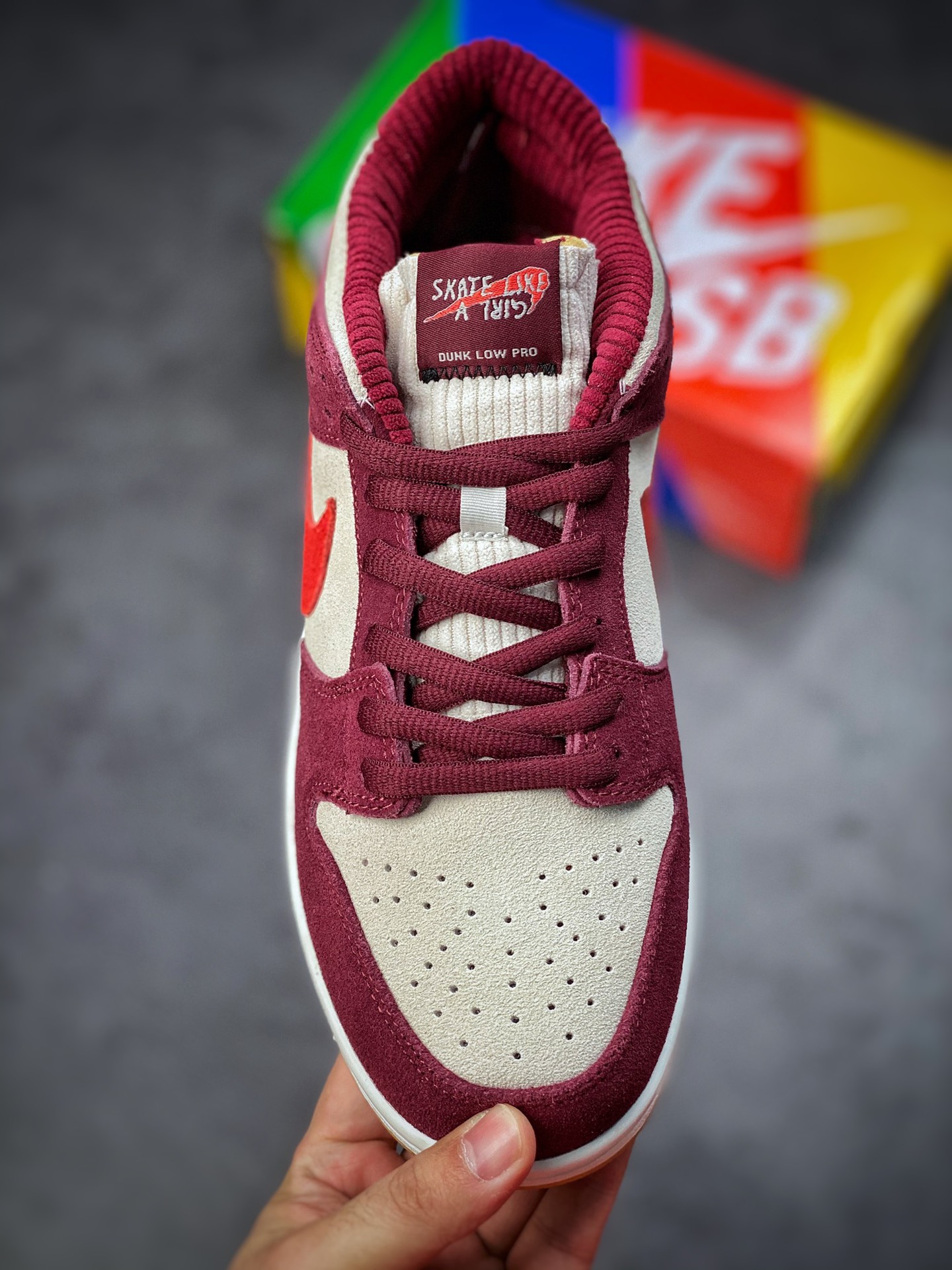 260 Nike SB Dunk Low 灯芯绒酒红灰 DX4589-600-莆田鞋,莆田鞋货源,高仿鞋,高仿鞋货源,安福档口,莆田高仿鞋,莆田鞋批发,高仿鞋批发,莆田高仿运动鞋,高仿运动鞋,莆田运动鞋 260 Nike SB Dunk Low 灯芯绒酒红灰 DX4589-600