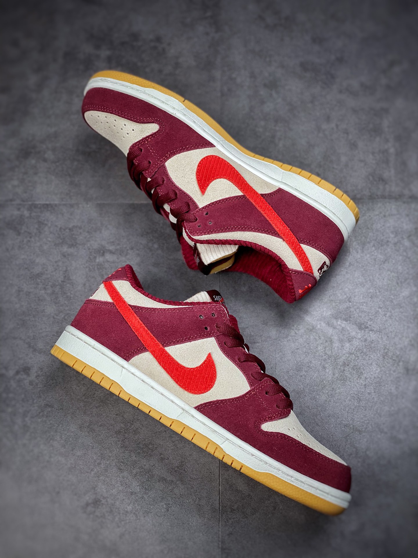 260 Nike SB Dunk Low 灯芯绒酒红灰 DX4589-600-莆田鞋,莆田鞋货源,高仿鞋,高仿鞋货源,安福档口,莆田高仿鞋,莆田鞋批发,高仿鞋批发,莆田高仿运动鞋,高仿运动鞋,莆田运动鞋 260 Nike SB Dunk Low 灯芯绒酒红灰 DX4589-600