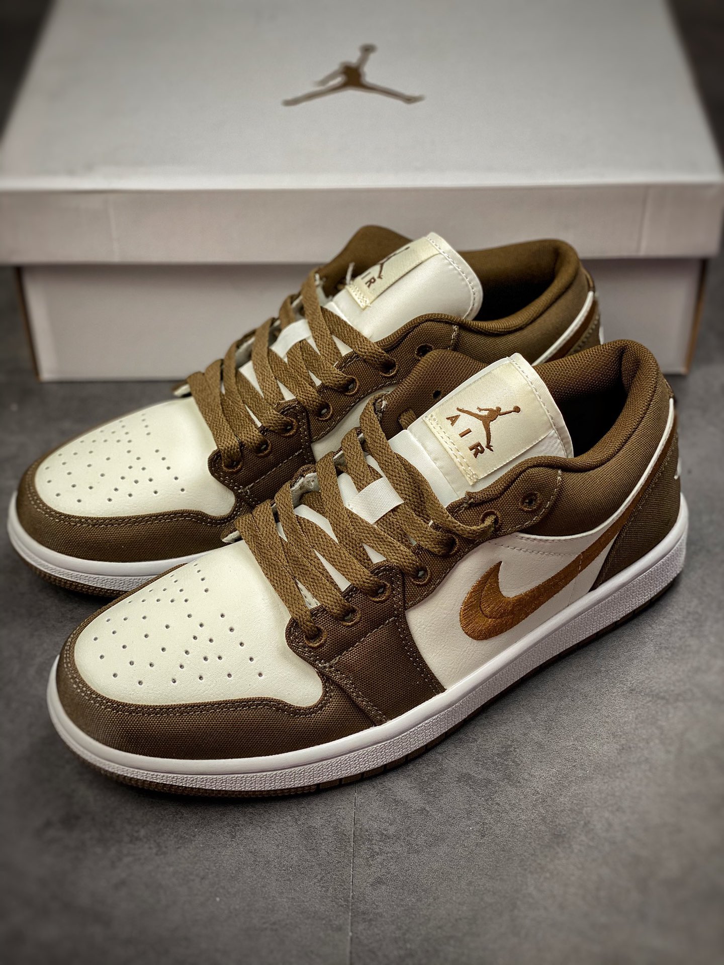 200 Air Jordan 1 Low 摩卡刺绣 AJ1乔1低帮休闲板鞋 DV0426-301
