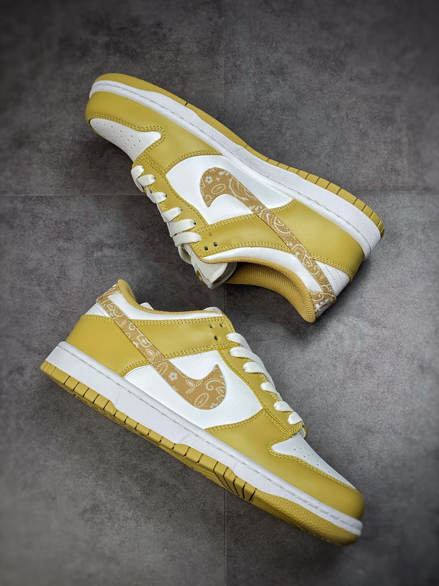 300 Nike SB Dunk Low “Yellow Paisley” 白黄腰果花 DH4401-104