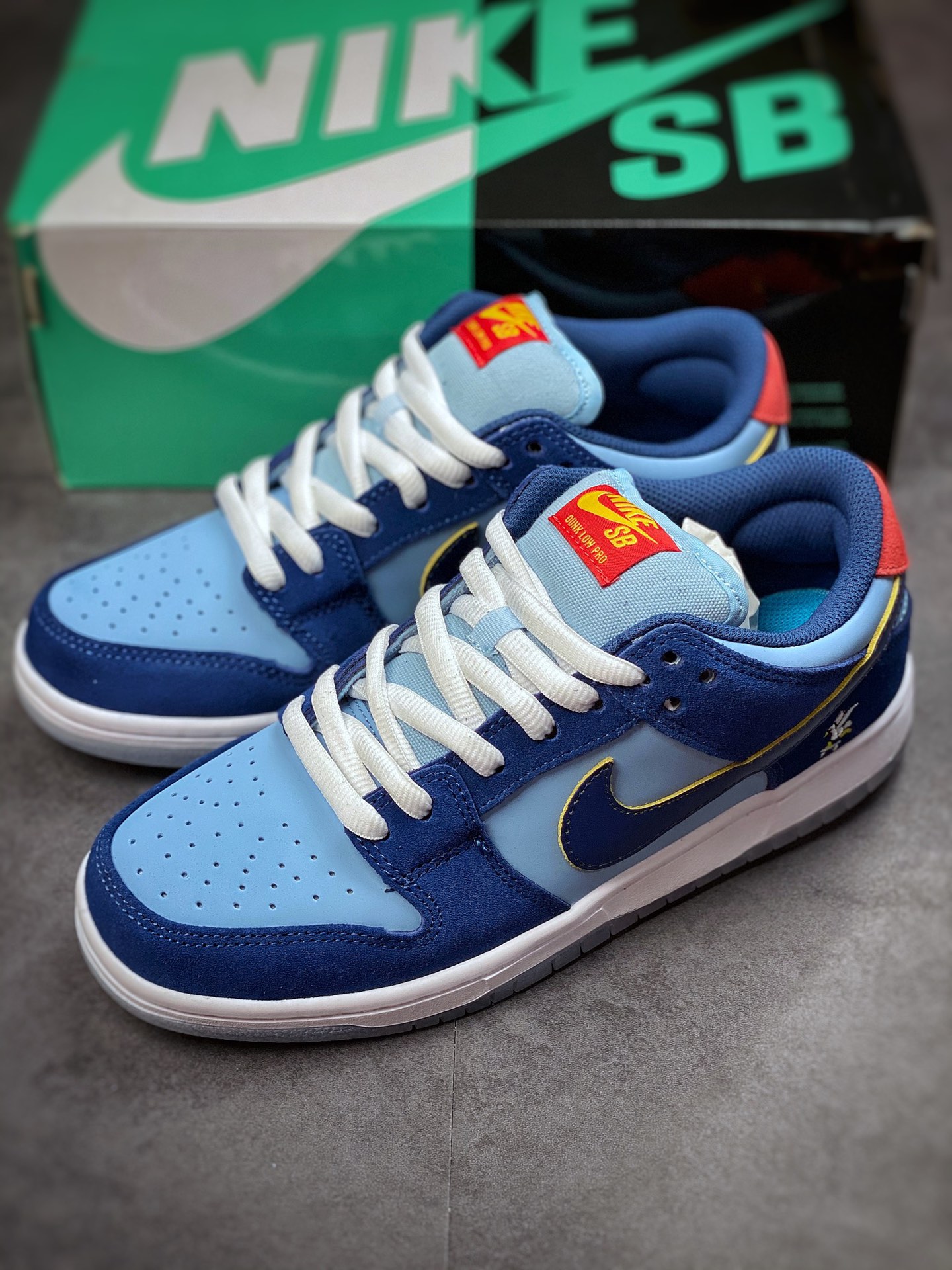 200 Nike SB Dunk Low 滑板鸡 DX5549-400