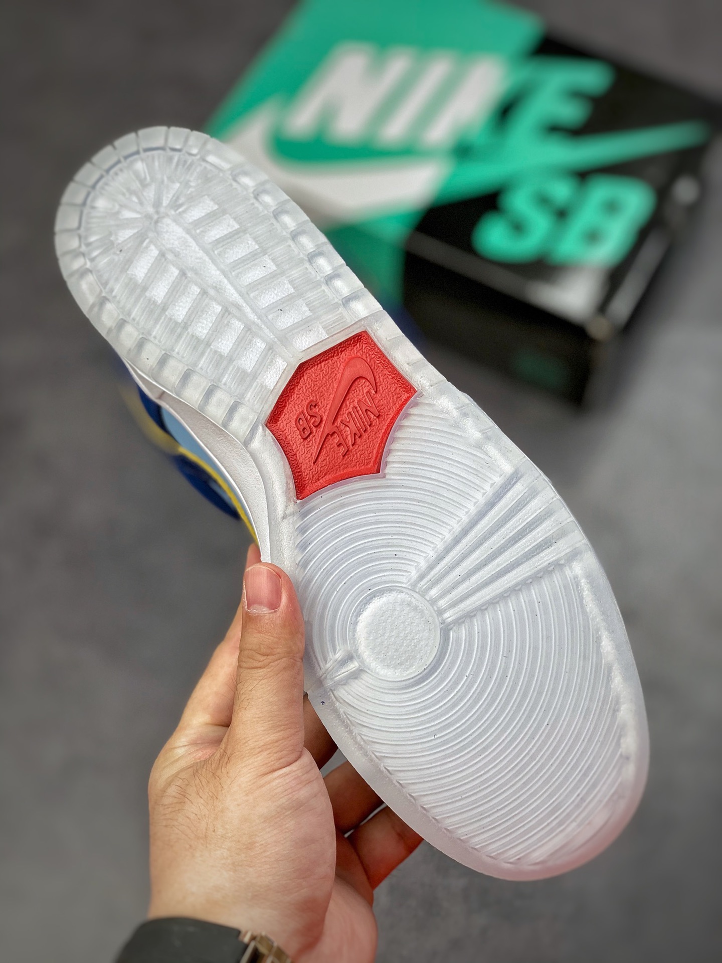 200 Nike SB Dunk Low 滑板鸡 DX5549-400