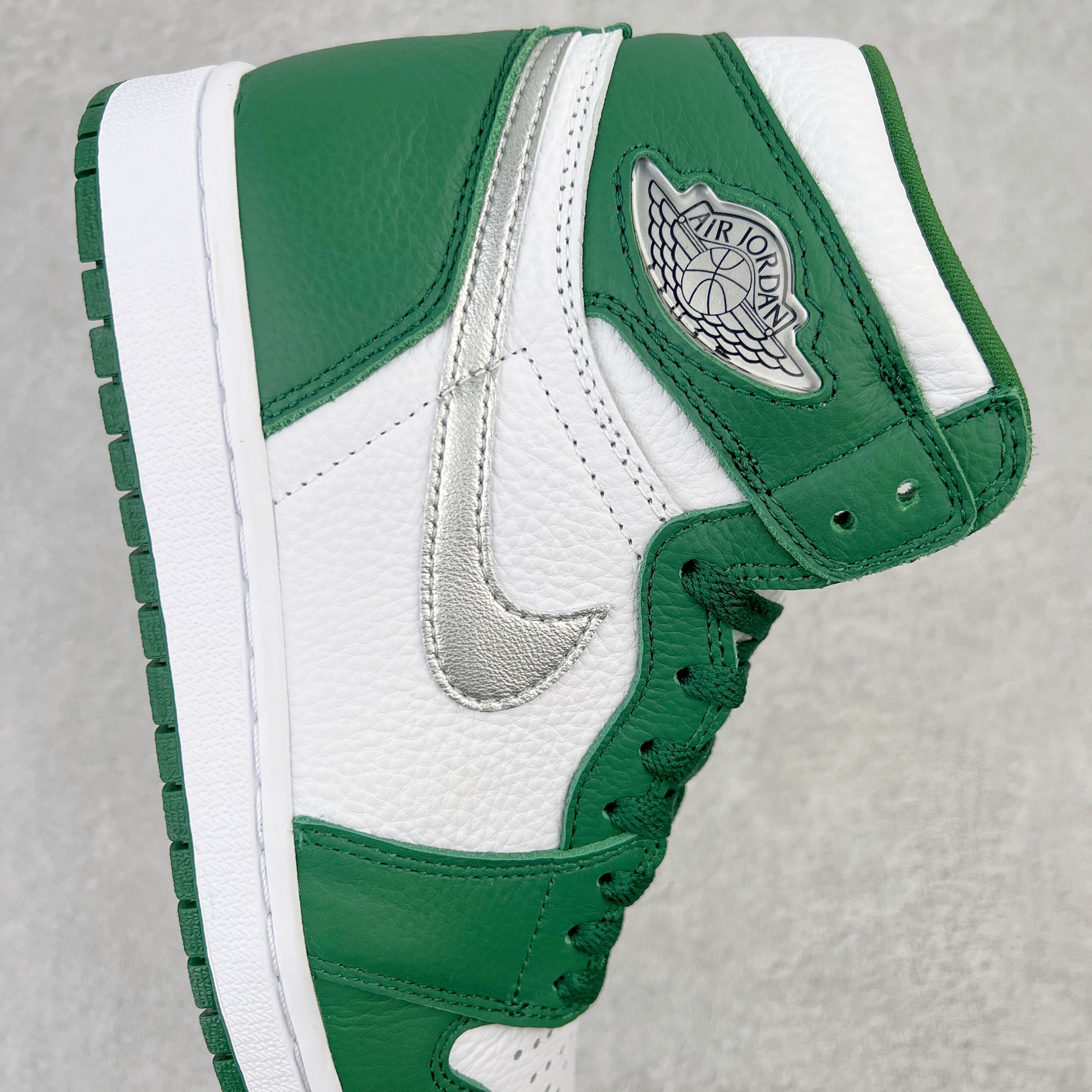 Air Jordan AJ1 Retro High DZ5485-303 Air Jordan AJ1 Retro High DZ5485-303