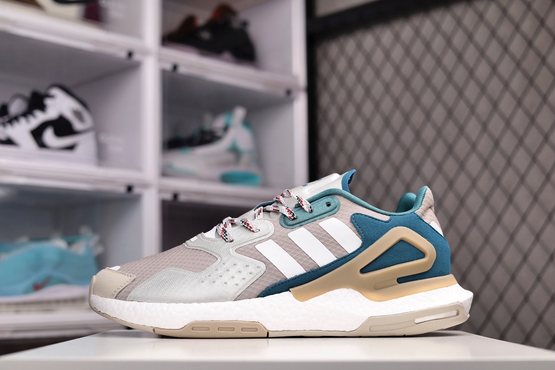 H0 公司级 AD Nite Jogger 2019 Boost 联名夜行者复古跑鞋 原厂材料 原厂大底 私家独模 网布搭配麂皮拼接打造鞋面 极具复古风格鞋头及鞋跟点缀3M反光设计极为亮眼中底采用全掌 Boost 科技 厚度相当可观 脚感极佳