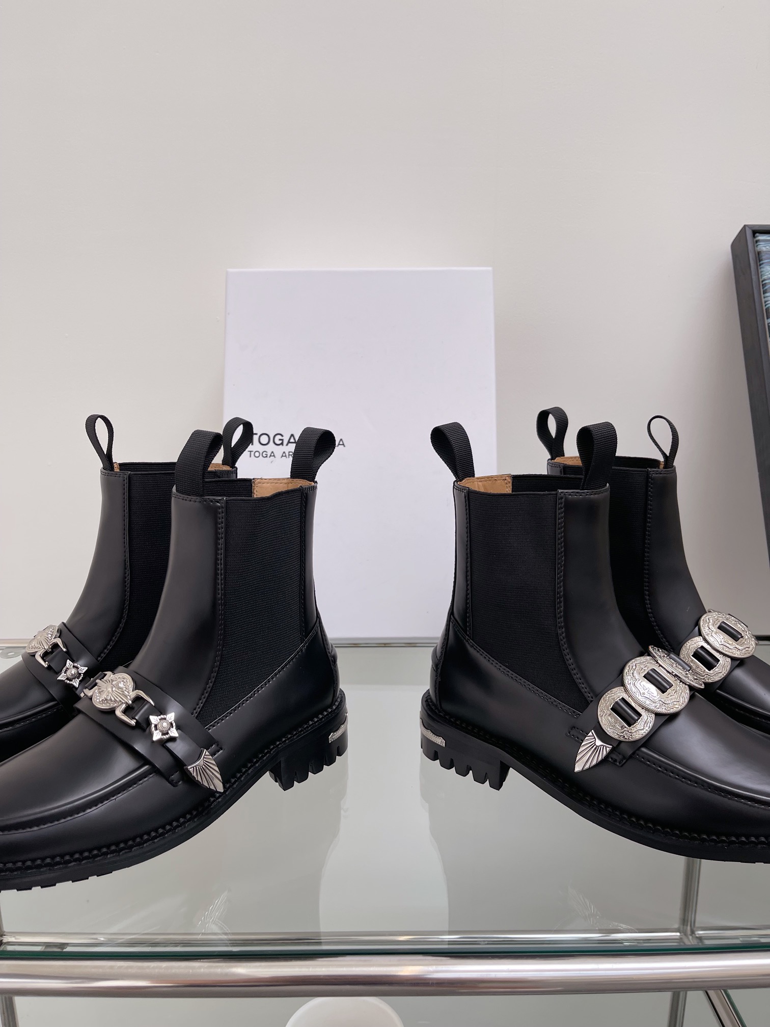 Unique TOGA’ Leather Boots with Metal-Sensor Heel and Decorative Details - 图片 5