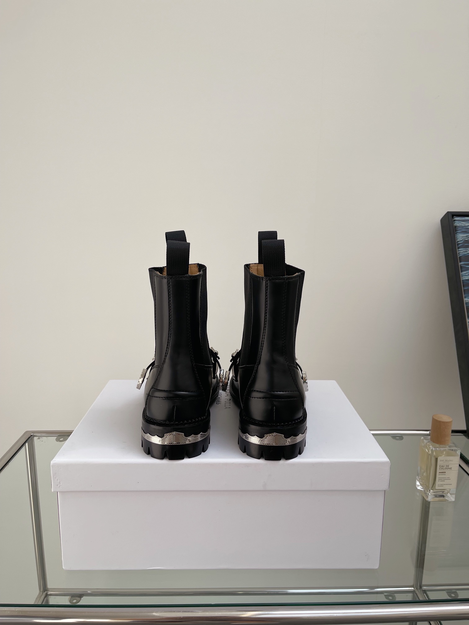 Unique Toga’ Leather Boots with Metal-Sensor Heel and Decorative Details - 图片 9