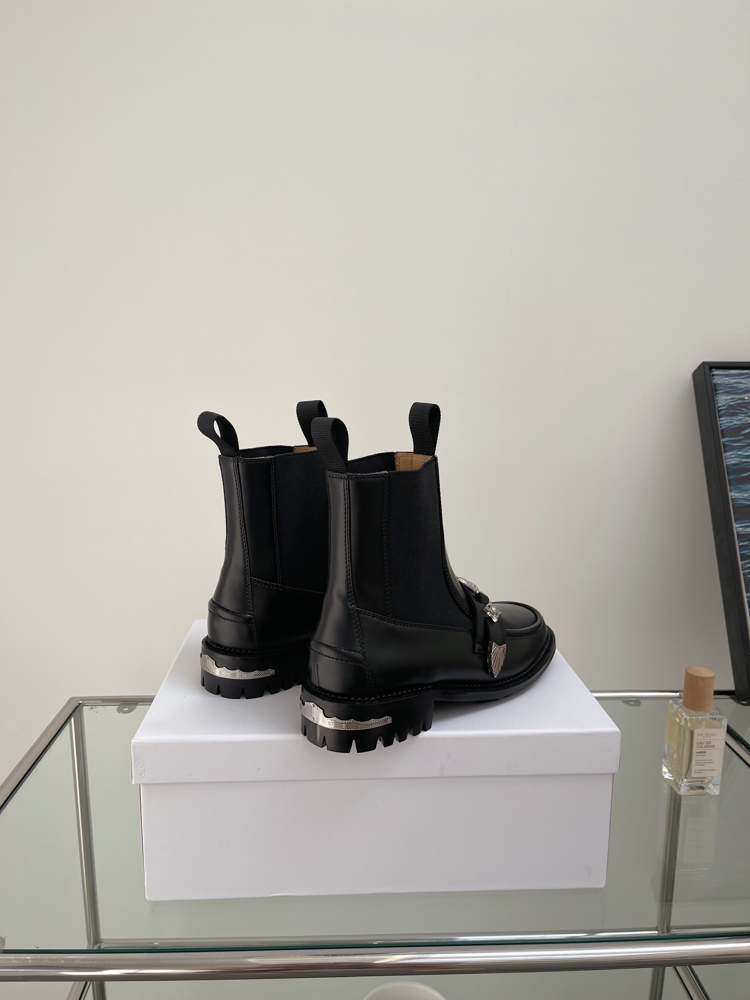 Unique Toga’ Leather Boots with Metal-Sensor Heel and Decorative Details - 图片 8