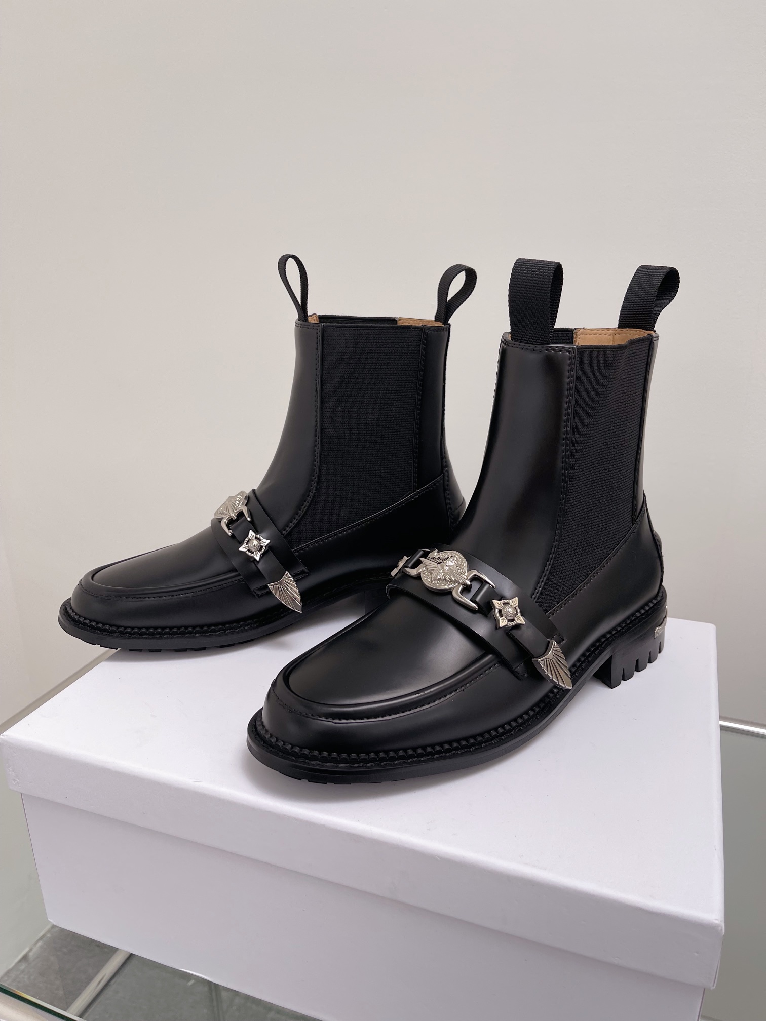 Unique Toga’ Leather Boots with Metal-Sensor Heel and Decorative Details