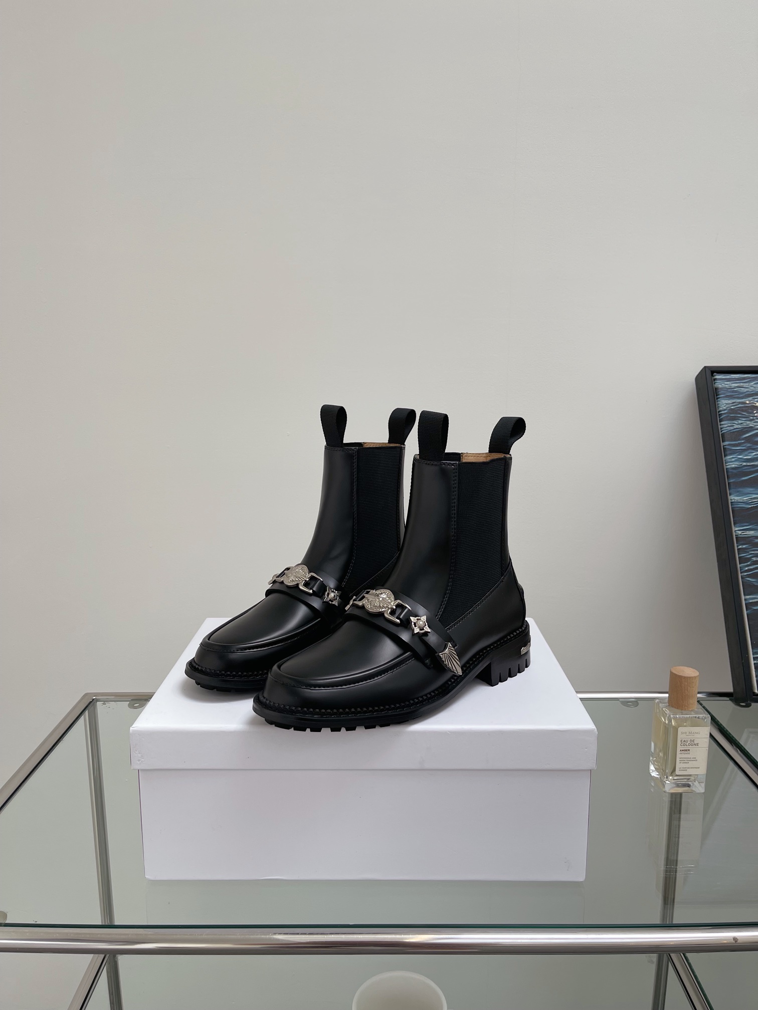 Unique Toga’ Leather Boots with Metal-Sensor Heel and Decorative Details - 图片 5