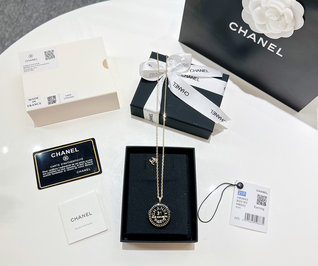 新款☑️CHANEL香奈儿双c圆形亚克力字母项链