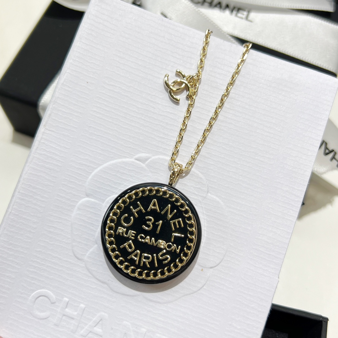 新款☑️CHANEL香奈儿双c圆形亚克力字母项链