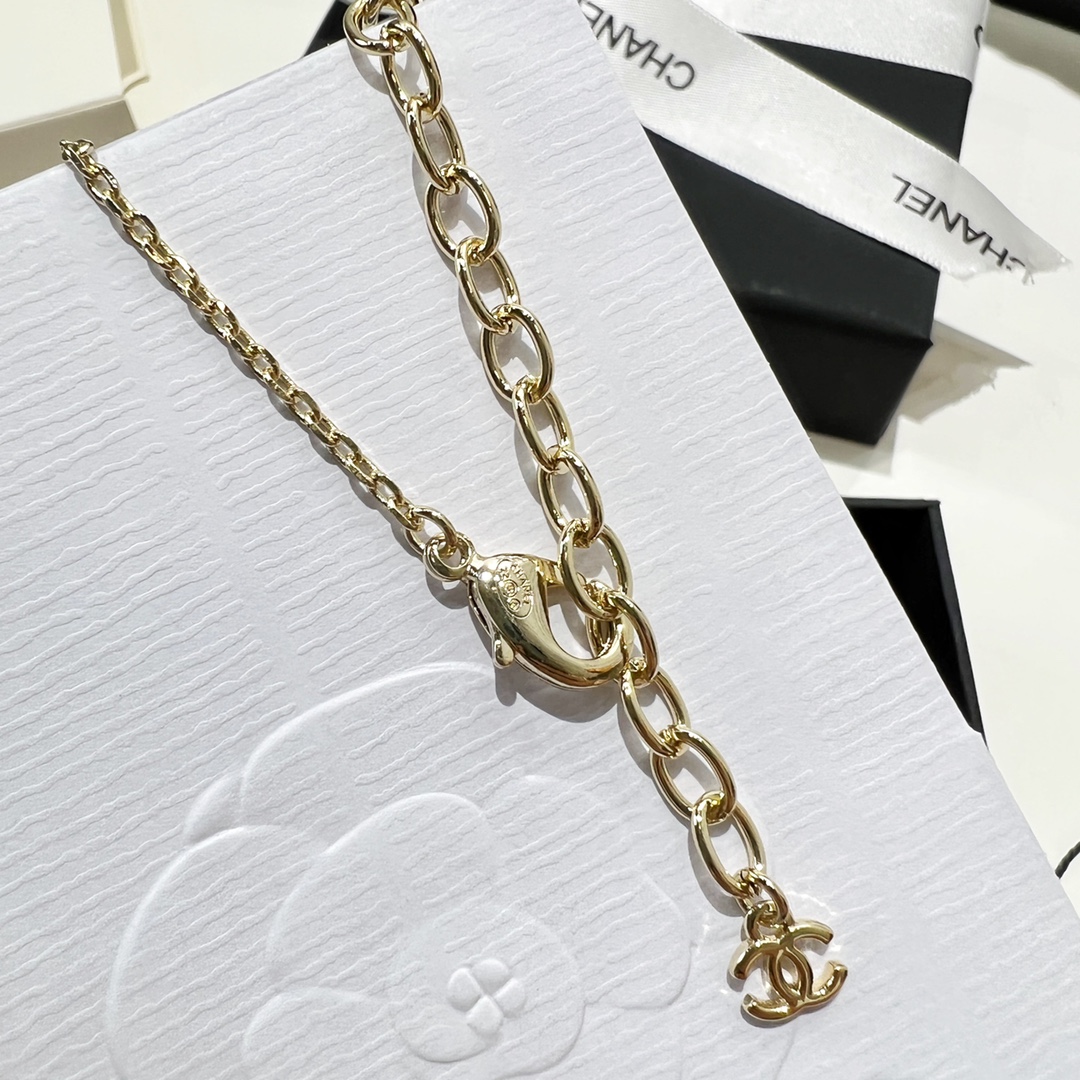 新款☑️CHANEL香奈儿双c圆形亚克力字母项链