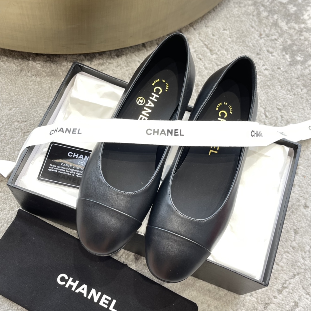 CHANEL Mary Jane сандалии подиумная модель подкладка из овечьей кожи подошва из натуральной итальянской кожи подчеркивает белизну кожи и добавляет элегантности
