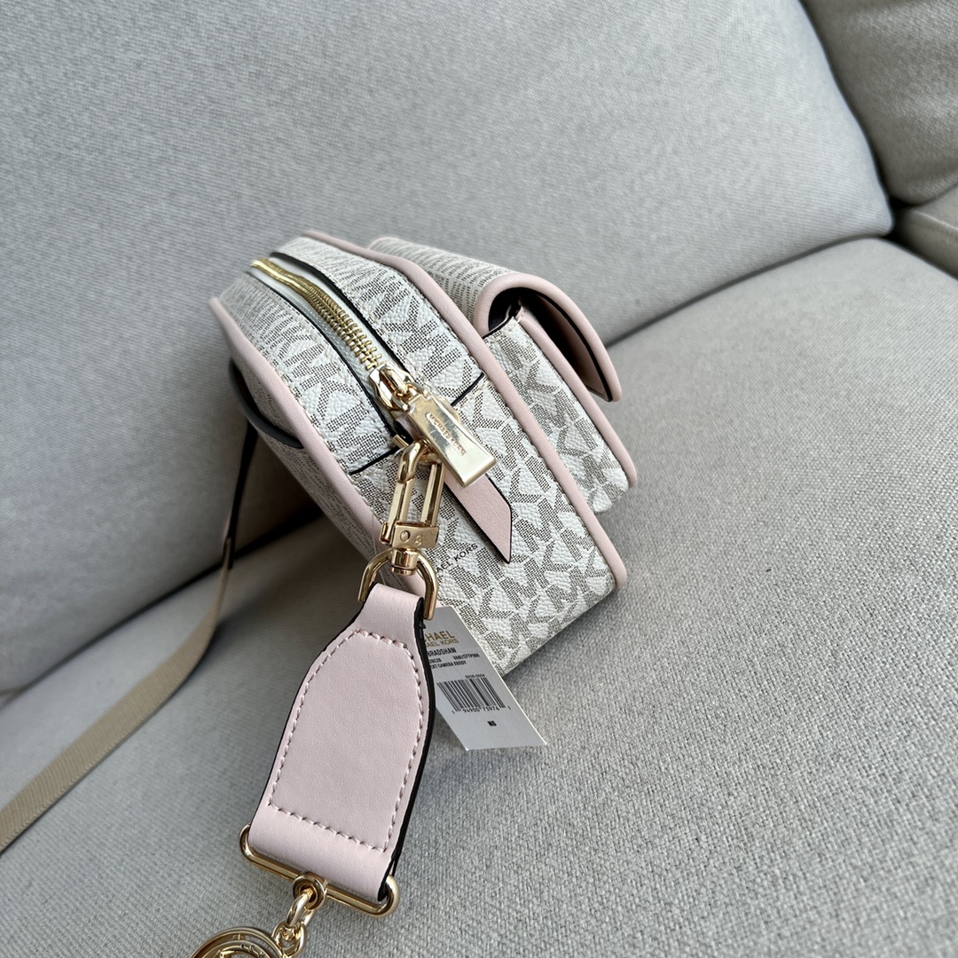 Michael Kors 老花白拼粉 、MK2022新款Bradshaw宽肩带相机包， 老花材料拼皮，单肩斜挎包，8个色