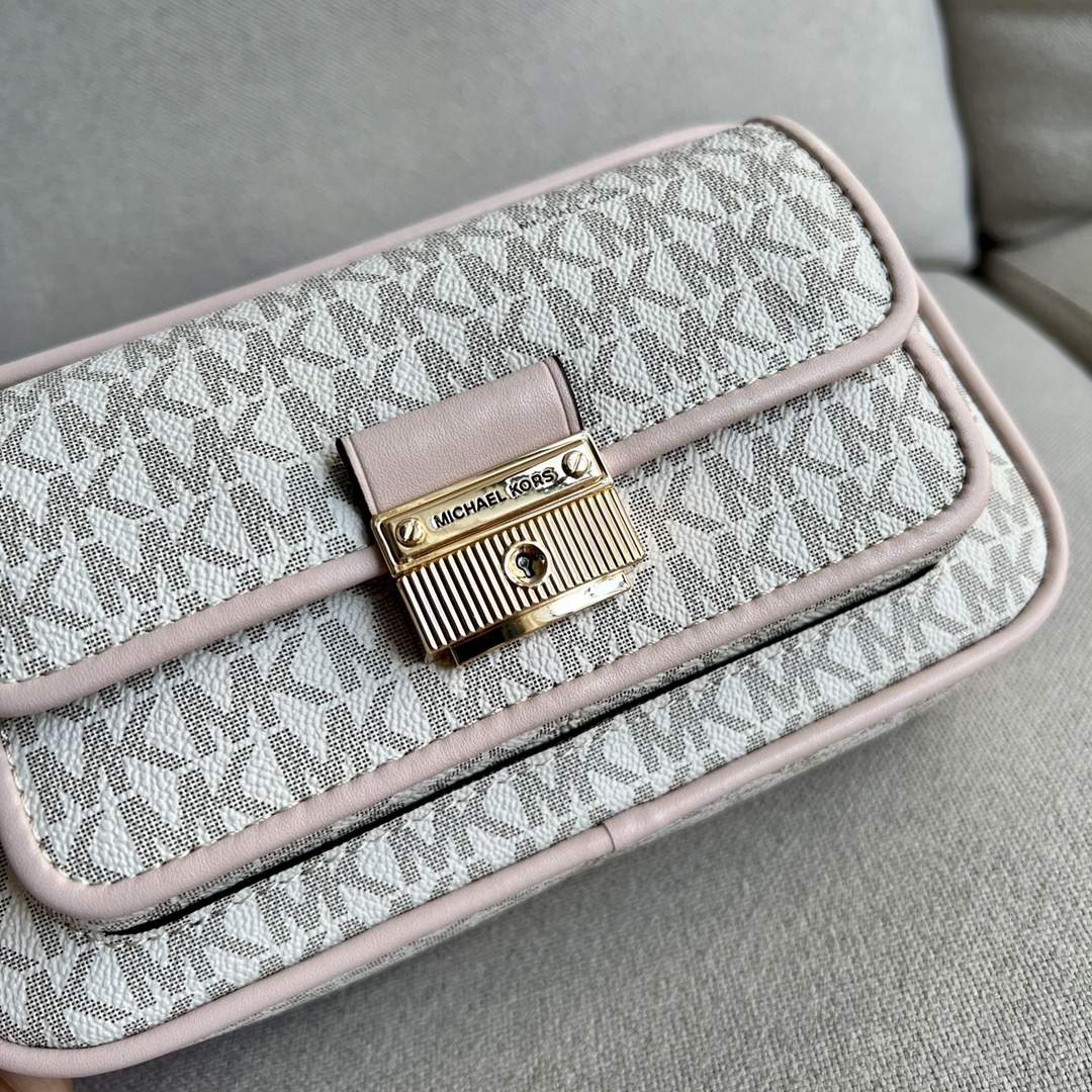 Michael Kors 老花白拼粉 、MK2022新款Bradshaw宽肩带相机包， 老花材料拼皮，单肩斜挎包，8个色