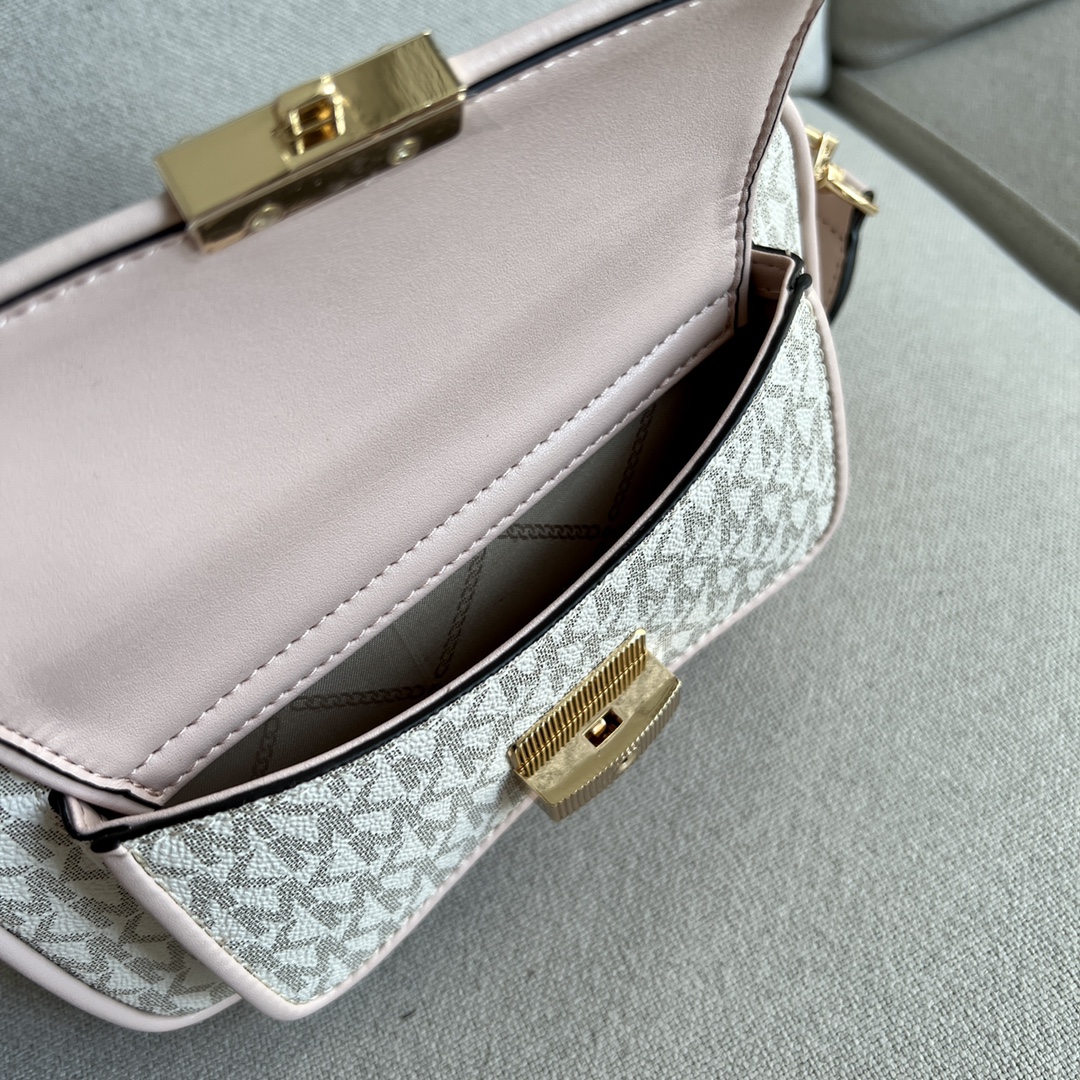 Michael Kors 老花白拼粉 、MK2022新款Bradshaw宽肩带相机包， 老花材料拼皮，单肩斜挎包，8个色