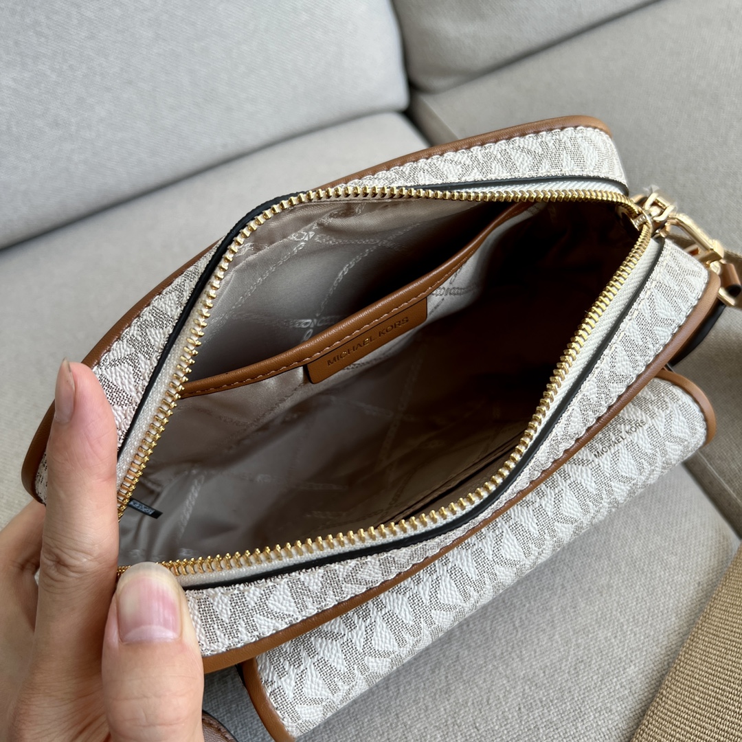 Michael Kors 老花白拼棕，、MK2022新款Bradshaw宽肩带相机包， 老花材料拼皮，单肩斜挎包，8个色