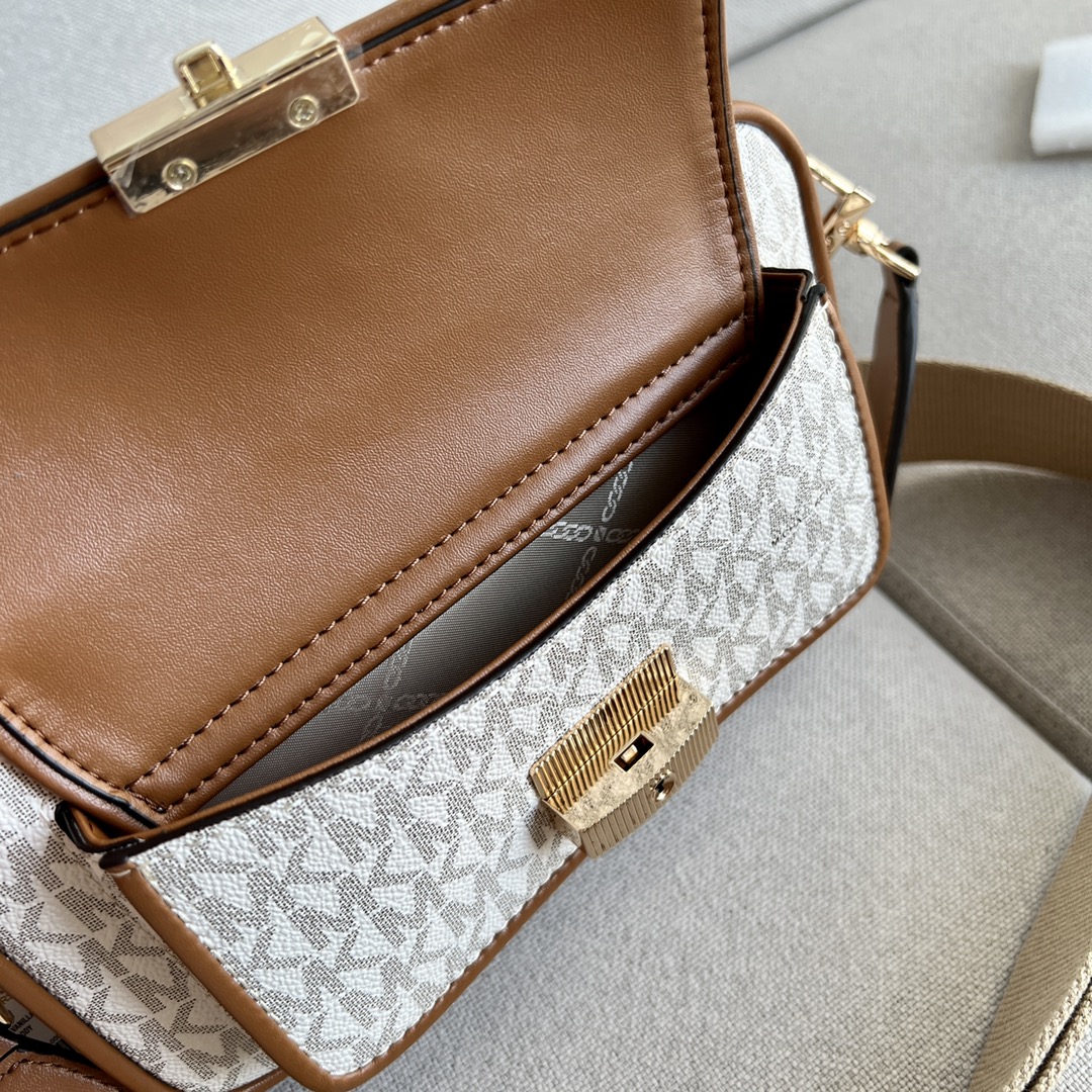 Michael Kors 老花白拼棕，、MK2022新款Bradshaw宽肩带相机包， 老花材料拼皮，单肩斜挎包，8个色