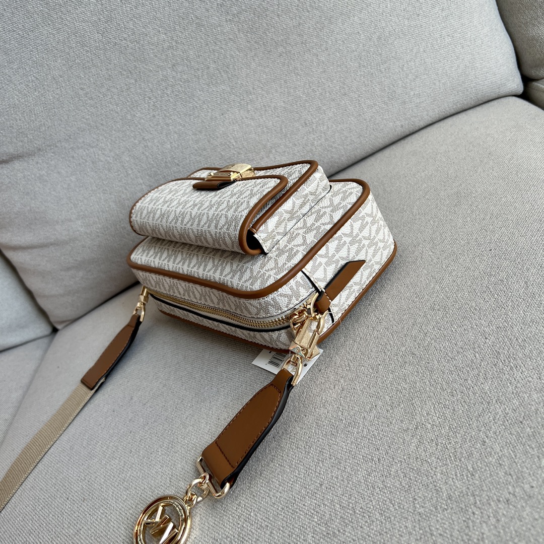 Michael Kors 老花白拼棕，、MK2022新款Bradshaw宽肩带相机包， 老花材料拼皮，单肩斜挎包，8个色