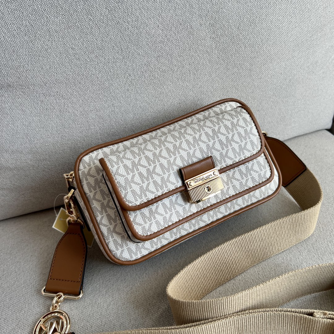 Michael Kors 老花白拼棕，、MK2022新款Bradshaw宽肩带相机包， 老花材料拼皮，单肩斜挎包，8个色