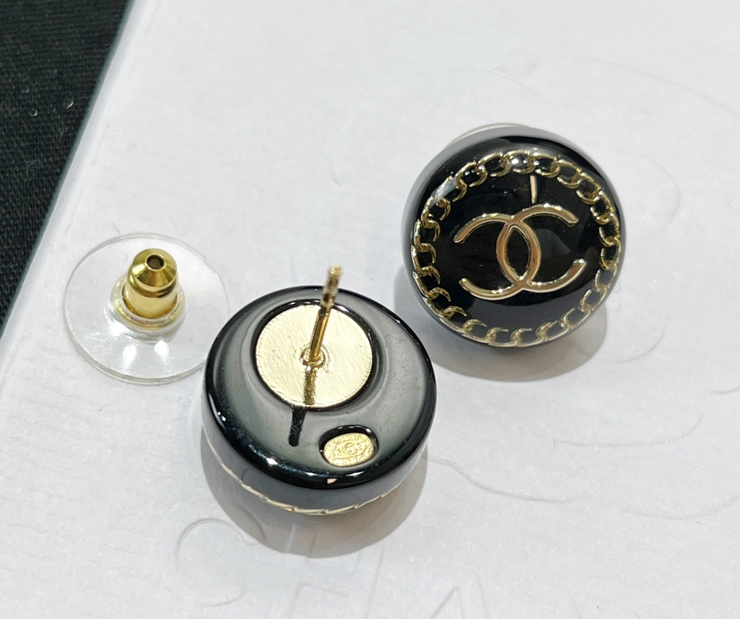 新款☑️CHANEL香奈儿双c圆形亚克力耳钉耳环